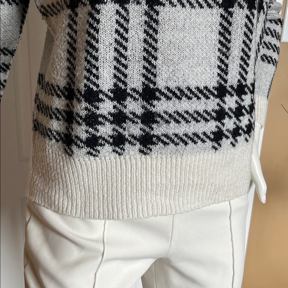 Suzy Shier Cream & Black Plaid Crewneck Sweater - Picture 4 of 9